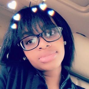 Meet your Posher, Desiree